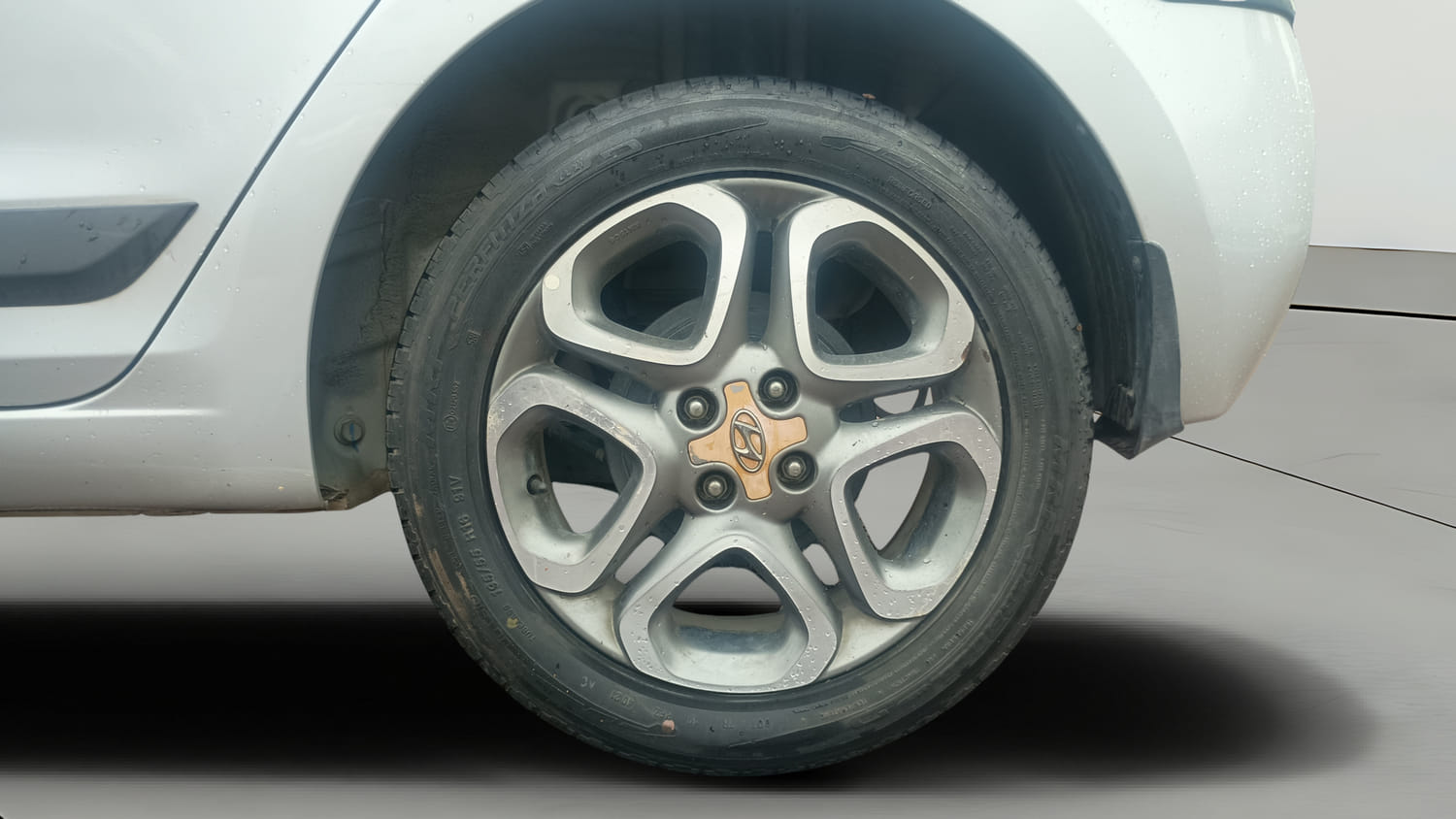 Used 2018 Hyundai Elite i20 Asta 1.2 (O) Petrol Manual tyres LEFT REAR TYRE RIM VIEW