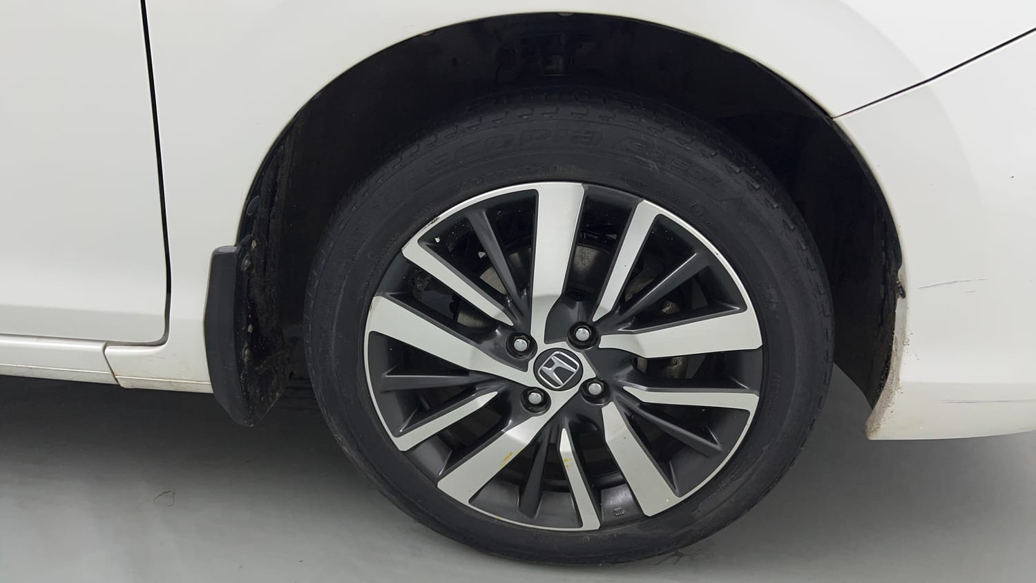 Used 2021 Honda City ZX Petrol Petrol Manual tyres RIGHT FRONT TYRE RIM VIEW