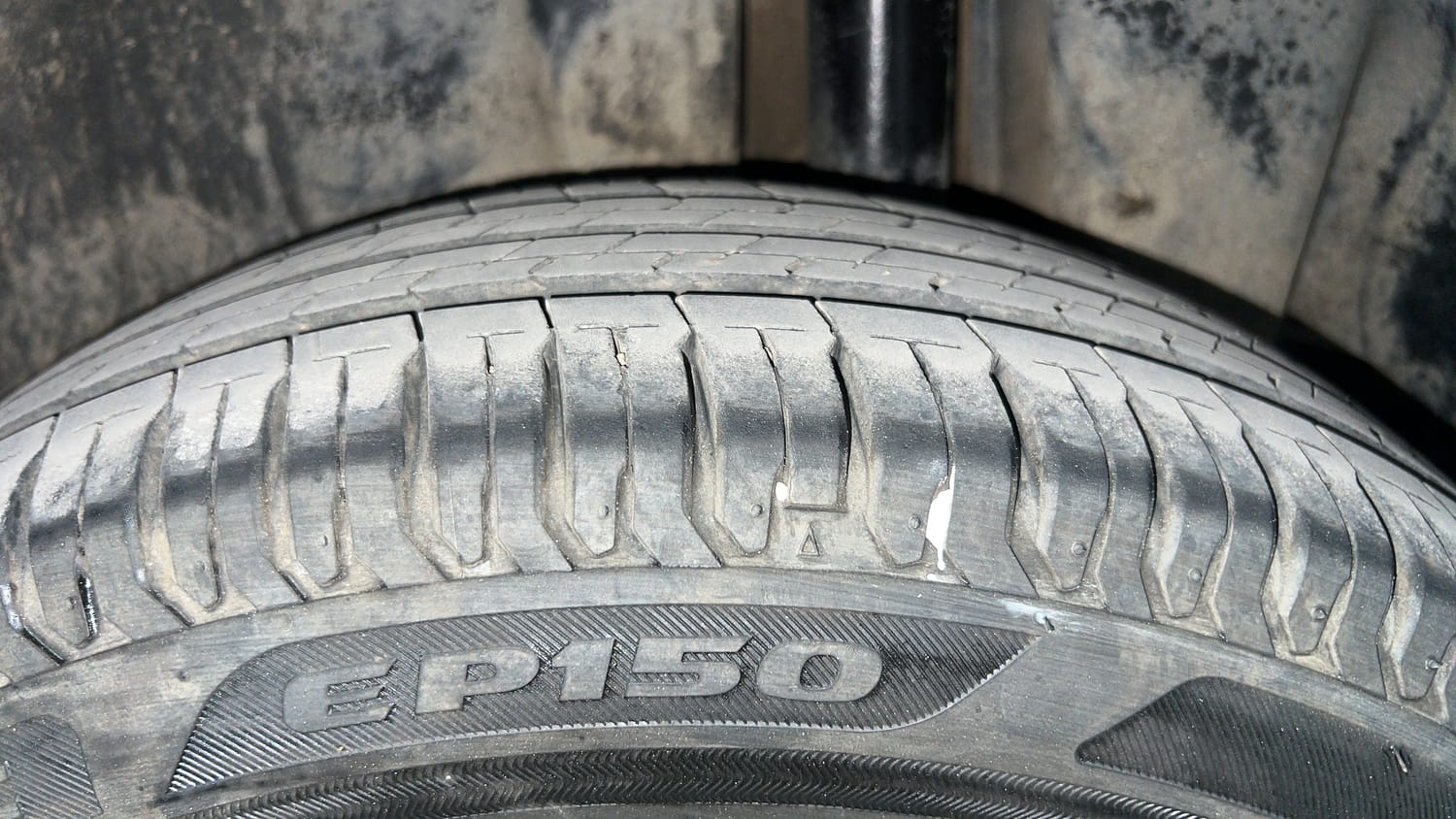 Used 2015 Maruti Suzuki Ciaz ZXi  AT Petrol Automatic tyres LEFT REAR TYRE TREAD VIEW
