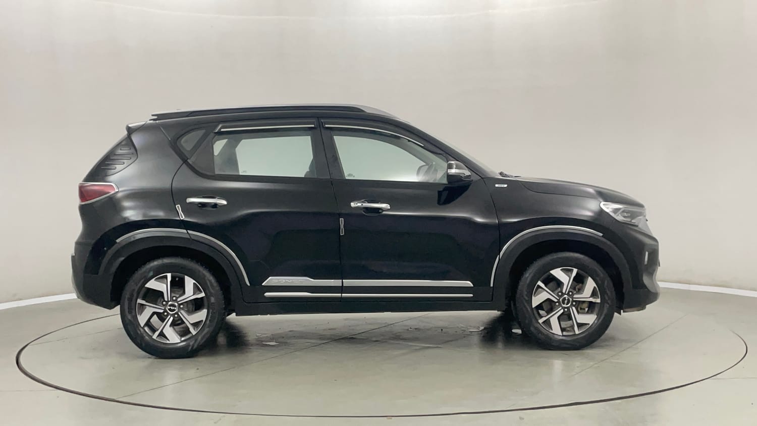 Used 2023 Kia Sonet HTX 1.0 iMT Petrol Manual exterior RIGHT SIDE VIEW