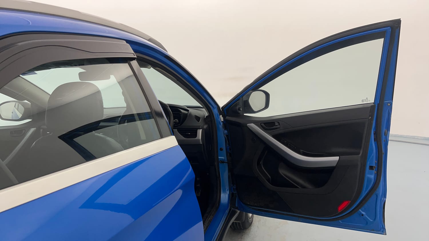 Used 2020 Tata Nexon XM (S) Petrol Manual interior RIGHT FRONT DOOR OPEN VIEW