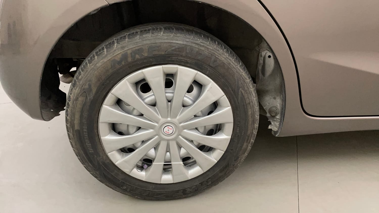 Used 2015 Honda Brio E MT Petrol Manual tyres RIGHT REAR TYRE RIM VIEW