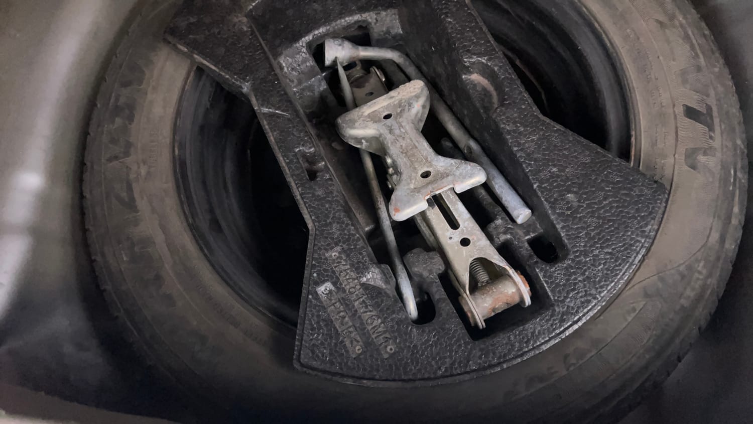 Used 2015 Maruti Suzuki Celerio ZXi Petrol Manual tyres SPARE TYRE VIEW
