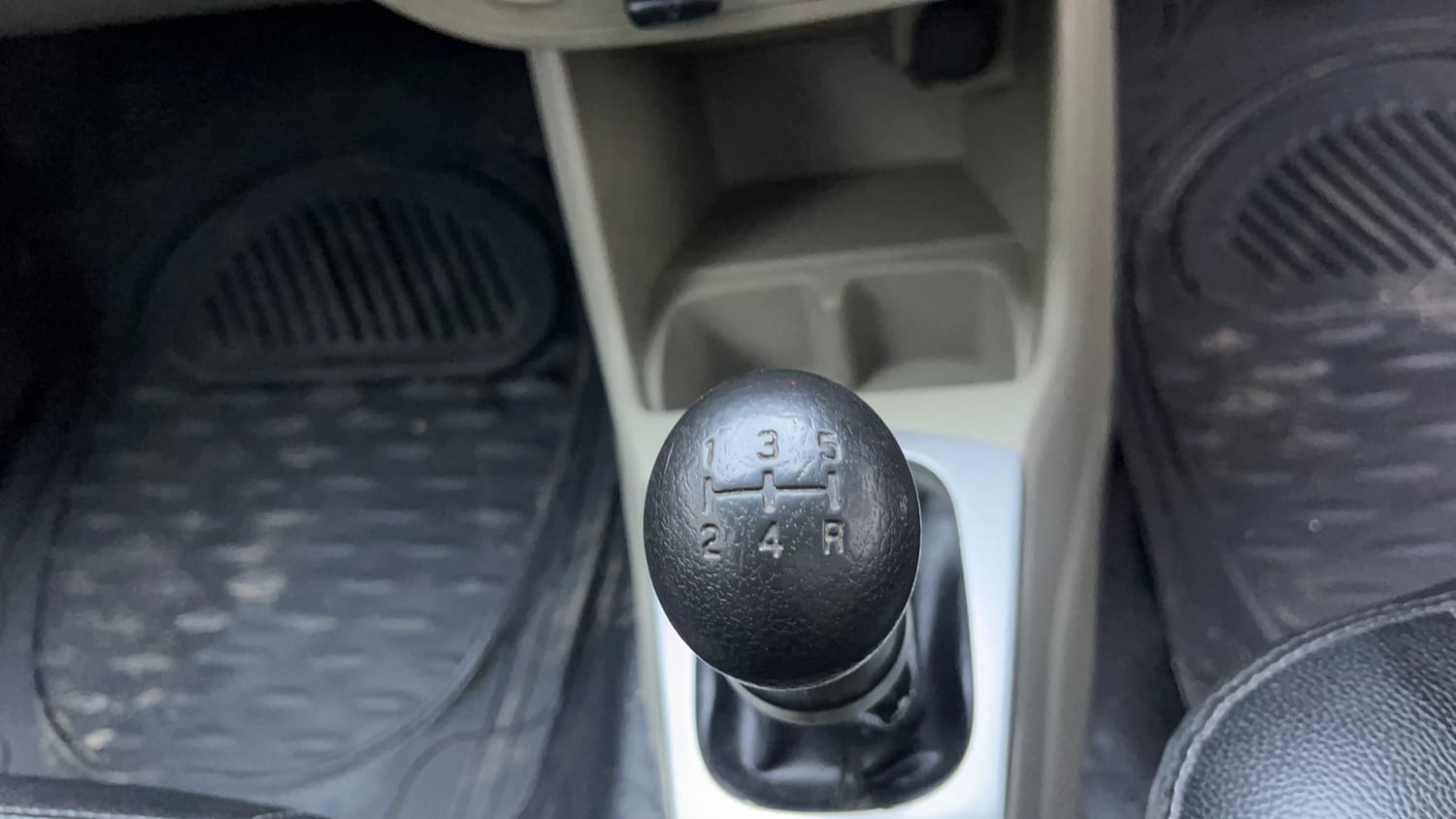 Used 2015 Maruti Suzuki Alto K10 VXi Petrol Manual interior GEAR  KNOB VIEW