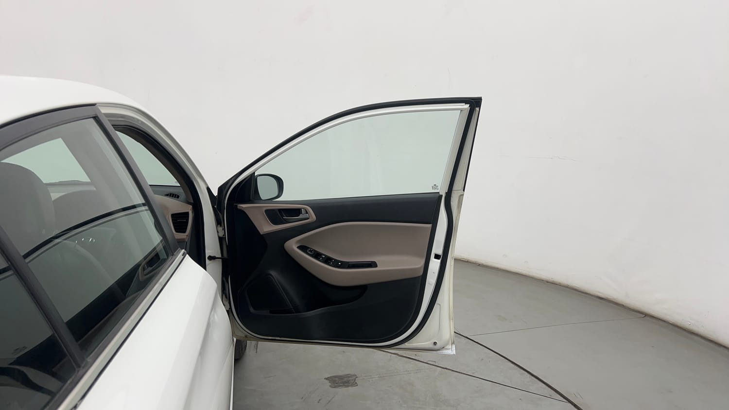 Used 2018 Hyundai Elite i20 Magna Executive 1.2 Petrol Manual interior RIGHT FRONT DOOR OPEN VIEW