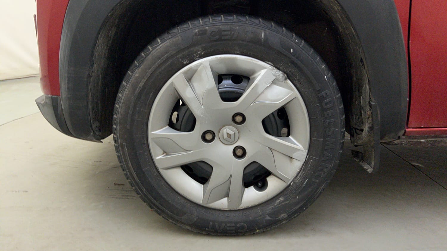 Used 2020 Renault Kwid RXT 1.0 AMT Opt Petrol Automatic tyres LEFT FRONT TYRE RIM VIEW