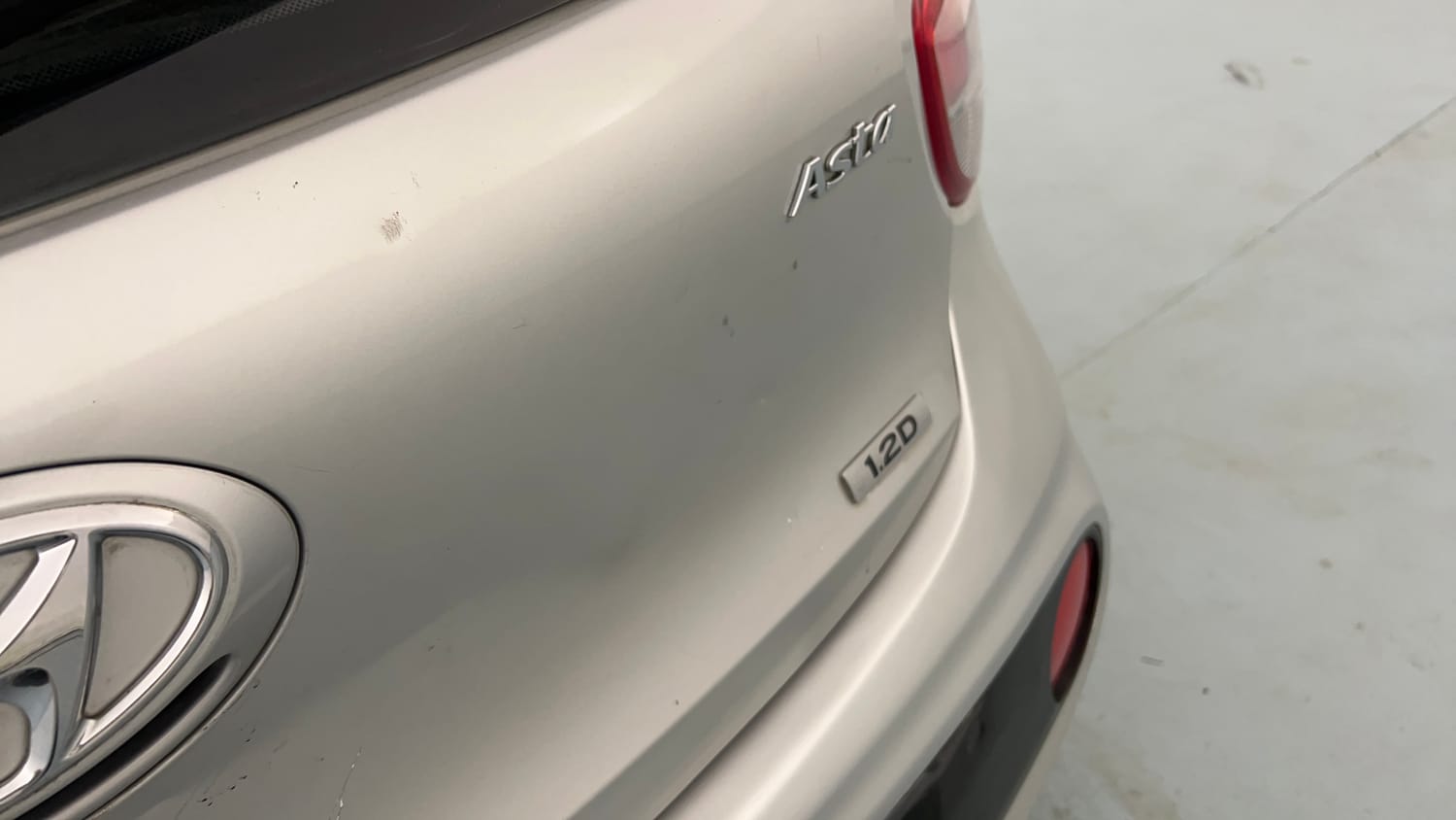 Used 2018 Hyundai Grand i10 Asta U2 1.2 CRDi Diesel Manual dents MINOR SCRATCH