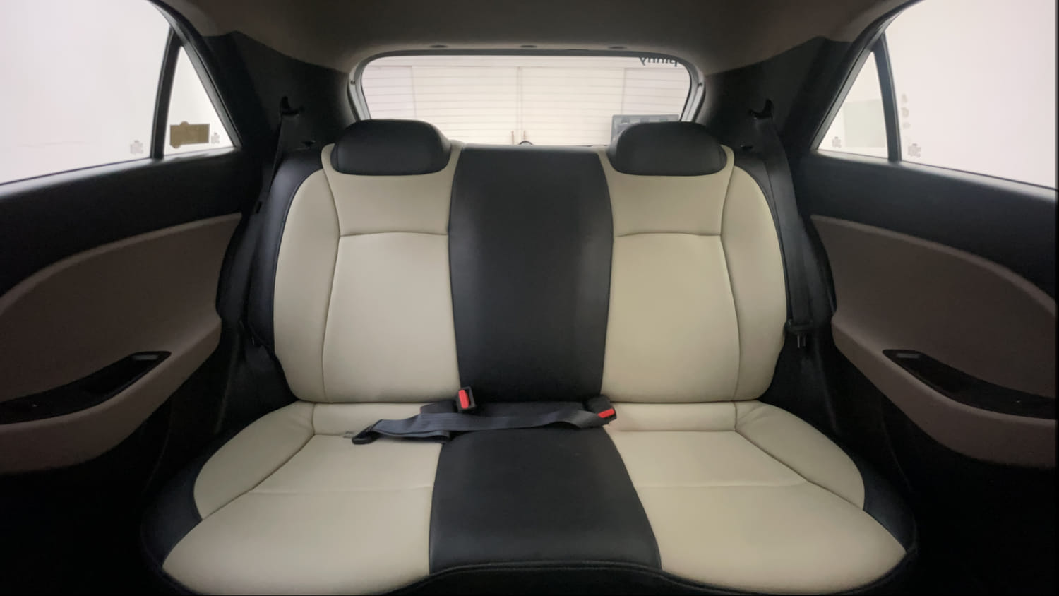 Used 2015 Hyundai Elite i20 Sportz 1.2 Petrol Manual interior REAR SEAT CONDITION VIEW