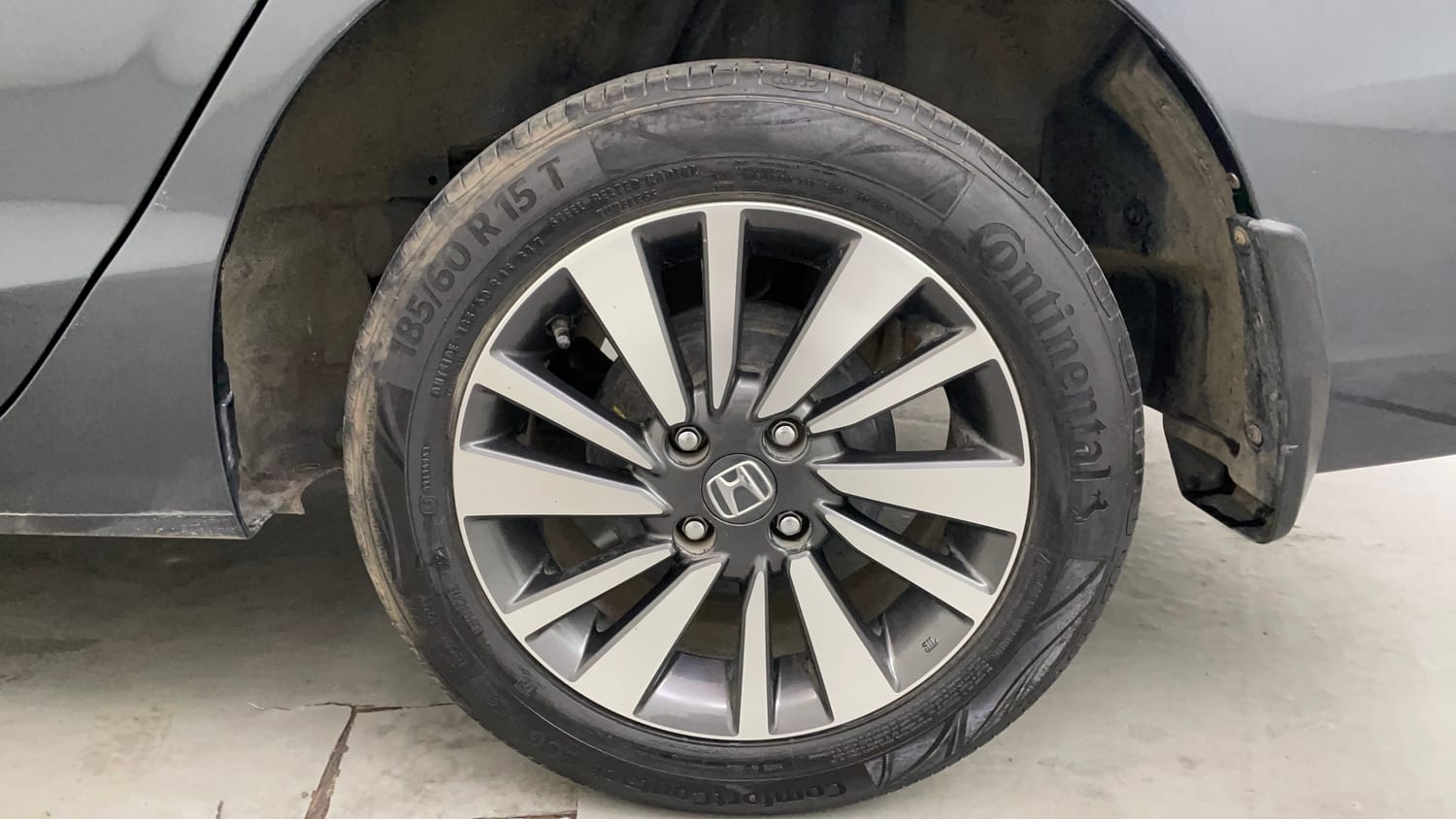 Used 2024 Honda City V Petrol MT Petrol Manual tyres LEFT REAR TYRE RIM VIEW