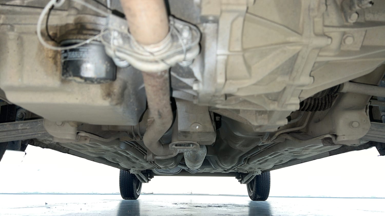 Used 2017 maruti-suzuki Alto K10 VXi (O) AMT Petrol Automatic extra FRONT LEFT UNDERBODY VIEW