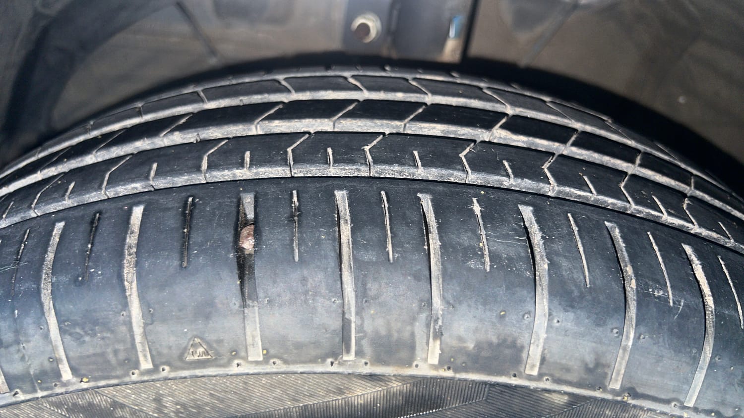 Used 2023 Maruti Suzuki Swift ZXi Petrol Manual tyres LEFT FRONT TYRE TREAD VIEW