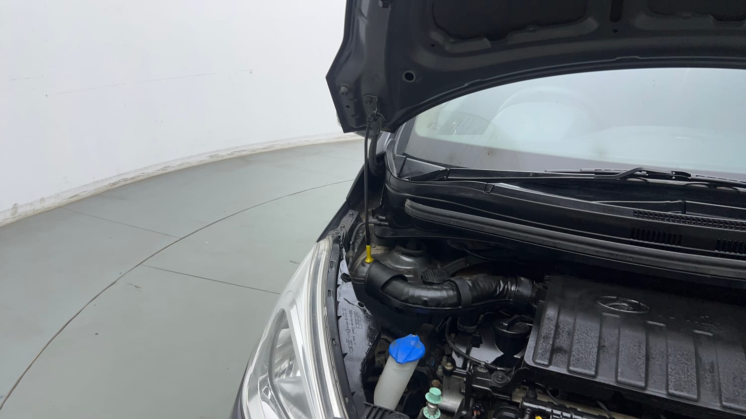 Used 2018 Hyundai Grand i10 Sportz AT 1.2 Kappa VTVT Petrol Automatic engine ENGINE RIGHT SIDE HINGE & APRON VIEW