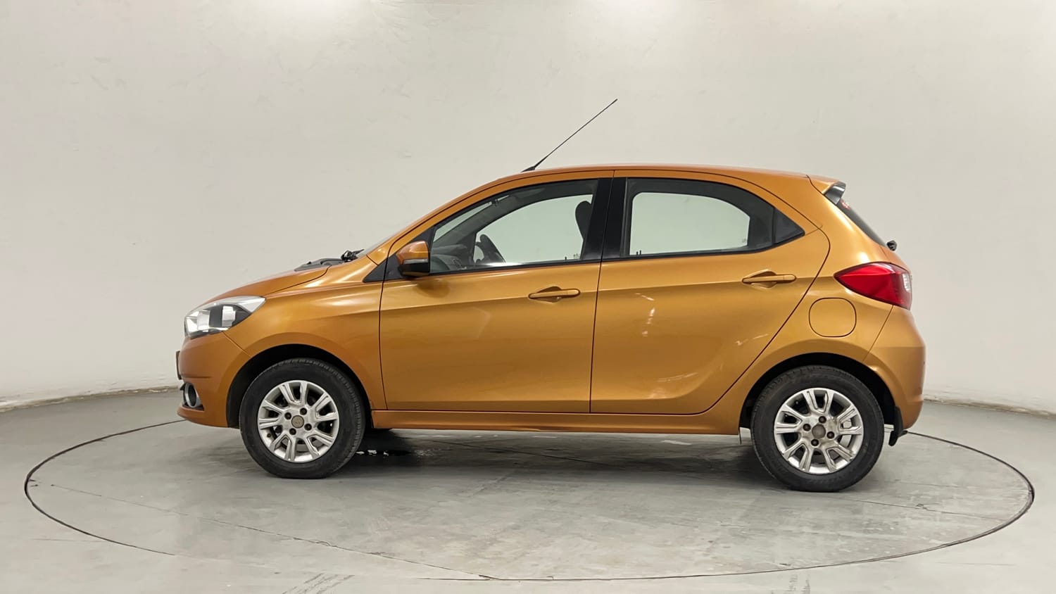 Used 2016 Tata Tiago Revotron XZ Petrol Manual exterior LEFT SIDE VIEW