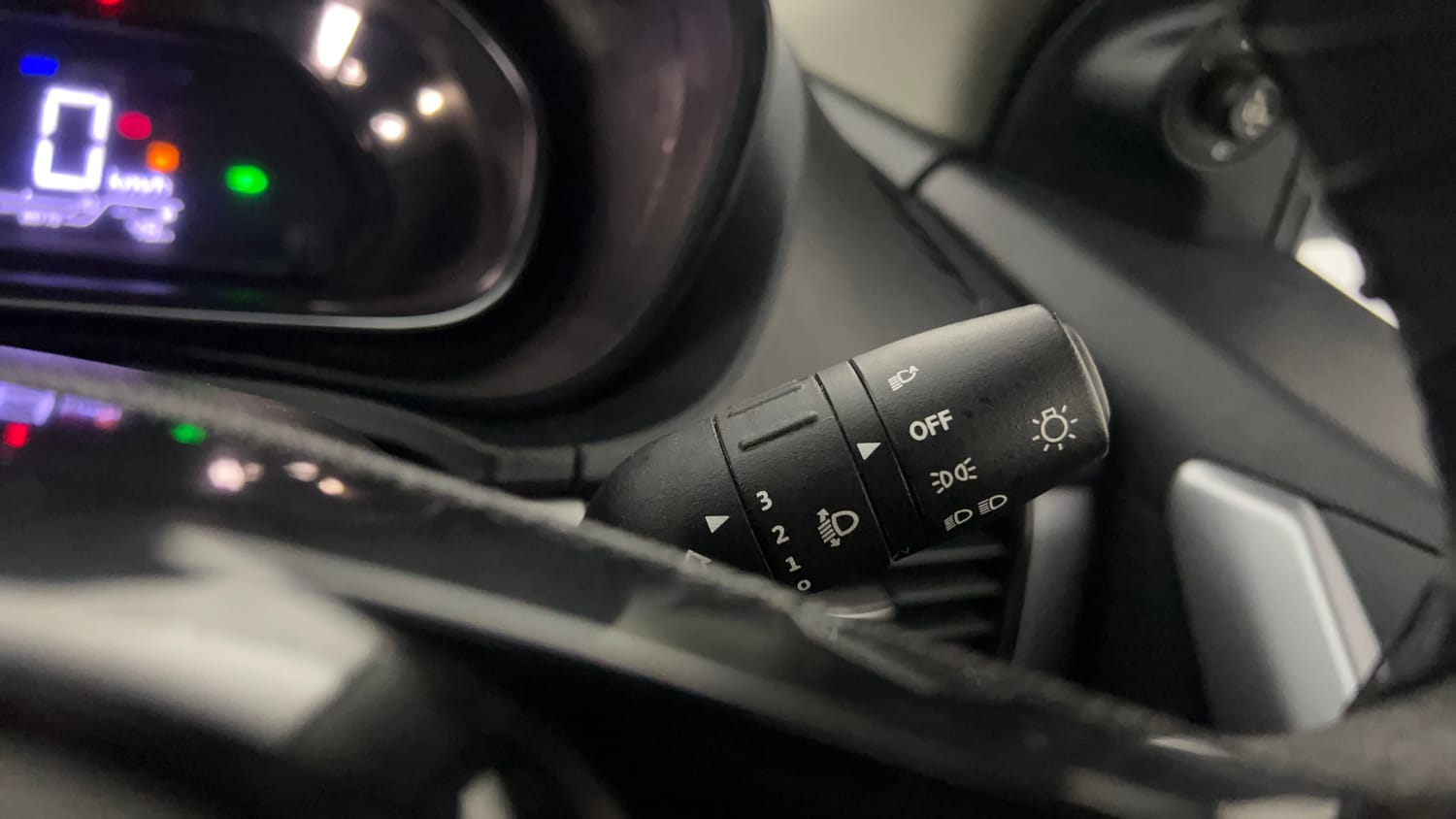 Used 2020 Tata Nexon XM (S) Petrol Manual top_features Rain sensing wipers