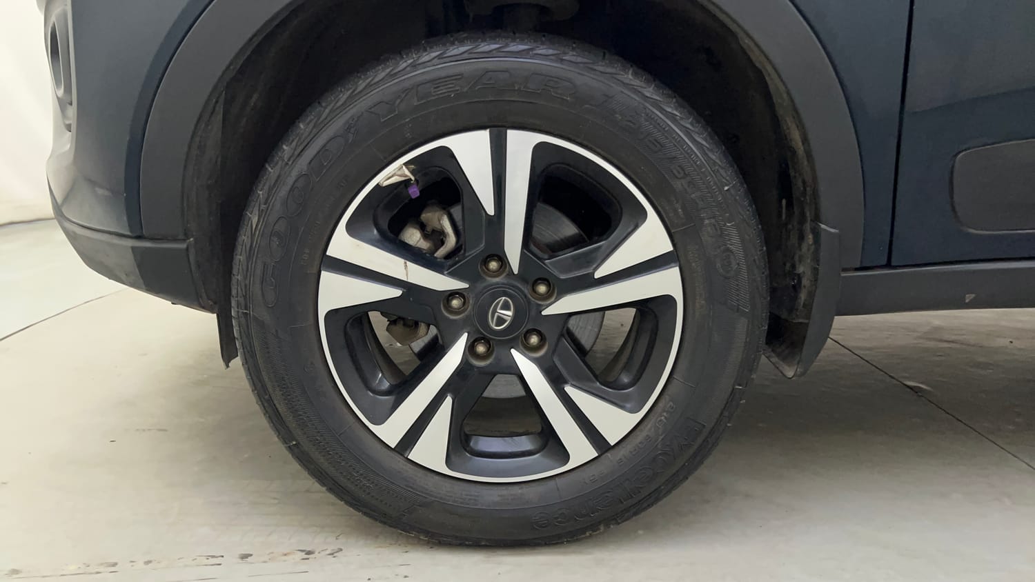 Used 2023 Tata Nexon EV XZ Plus LUX Electric Automatic tyres LEFT FRONT TYRE RIM VIEW