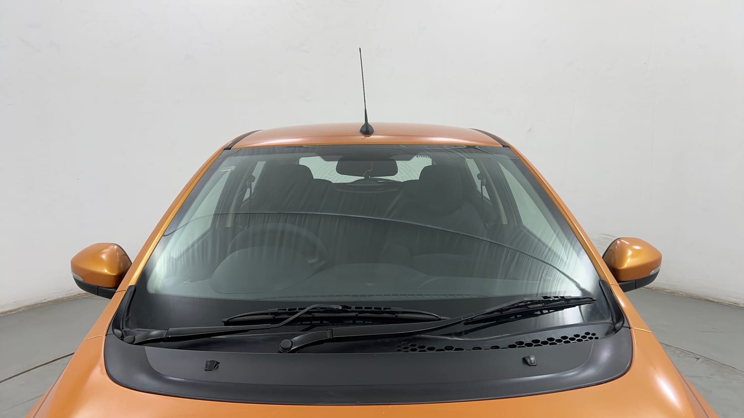 Used 2016 Tata Tiago Revotron XZ Petrol Manual exterior FRONT WINDSHIELD VIEW