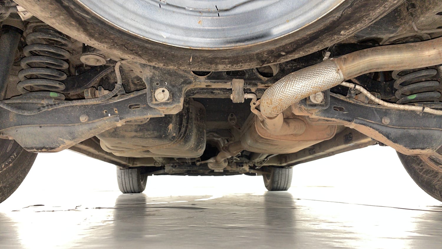 Used 2024 Mahindra XUV700 AX7 Luxury Pack Diesel MT 7 STR Diesel Manual extra REAR UNDERBODY VIEW (TAKEN FROM REAR)