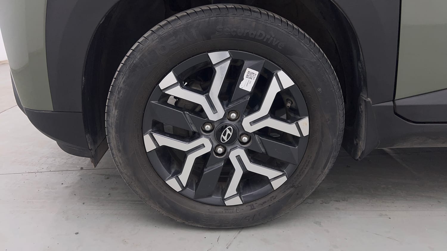 Used 2023 Hyundai Exter SX (O) Connect 1.2 AMT Petrol Automatic tyres LEFT FRONT TYRE RIM VIEW