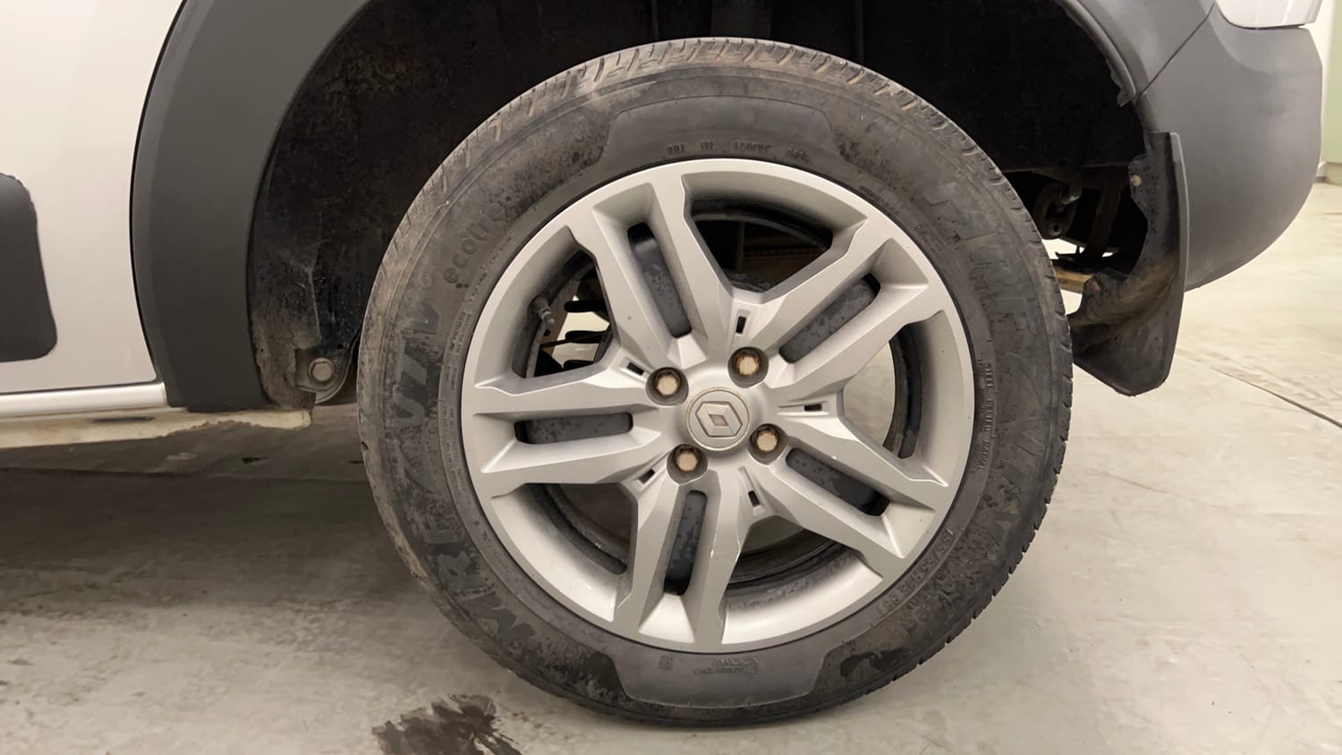 Used 2024 Renault Triber RXZ Petrol Manual tyres LEFT REAR TYRE RIM VIEW
