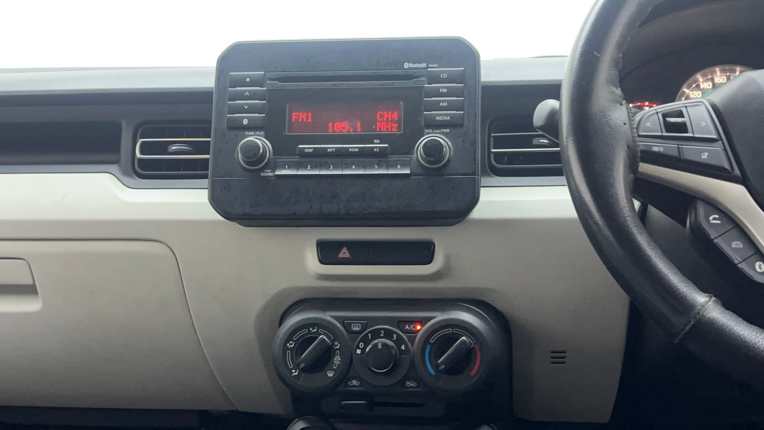 Used 2017 Maruti Suzuki Ignis Zeta 1.2 AMT Petrol Automatic top_features Integrated (in-dash) music system