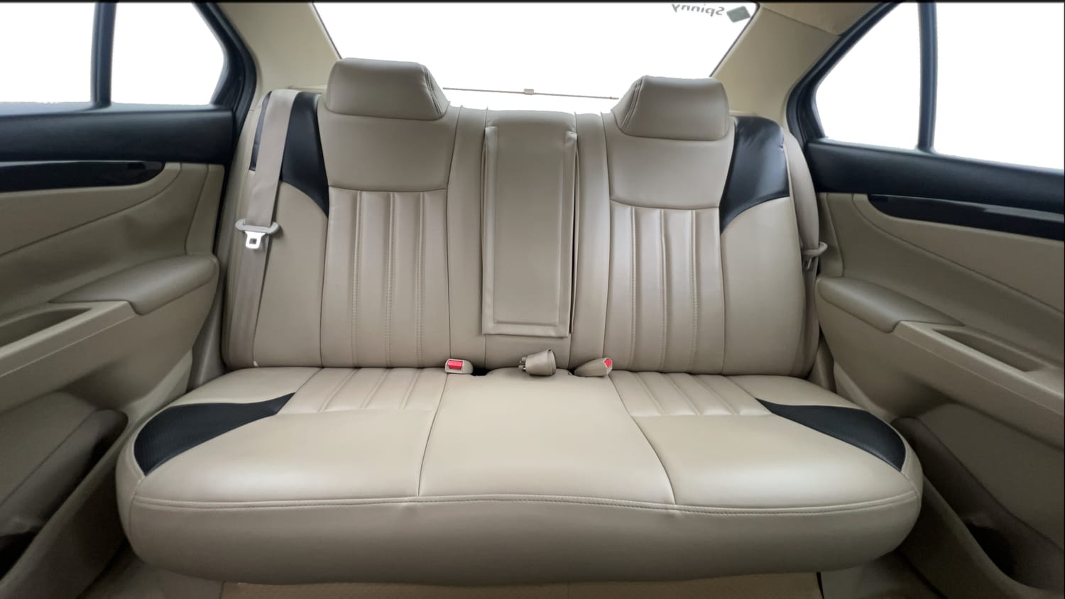 Used 2015 Maruti Suzuki Ciaz ZXi  AT Petrol Automatic interior REAR SEAT CONDITION VIEW