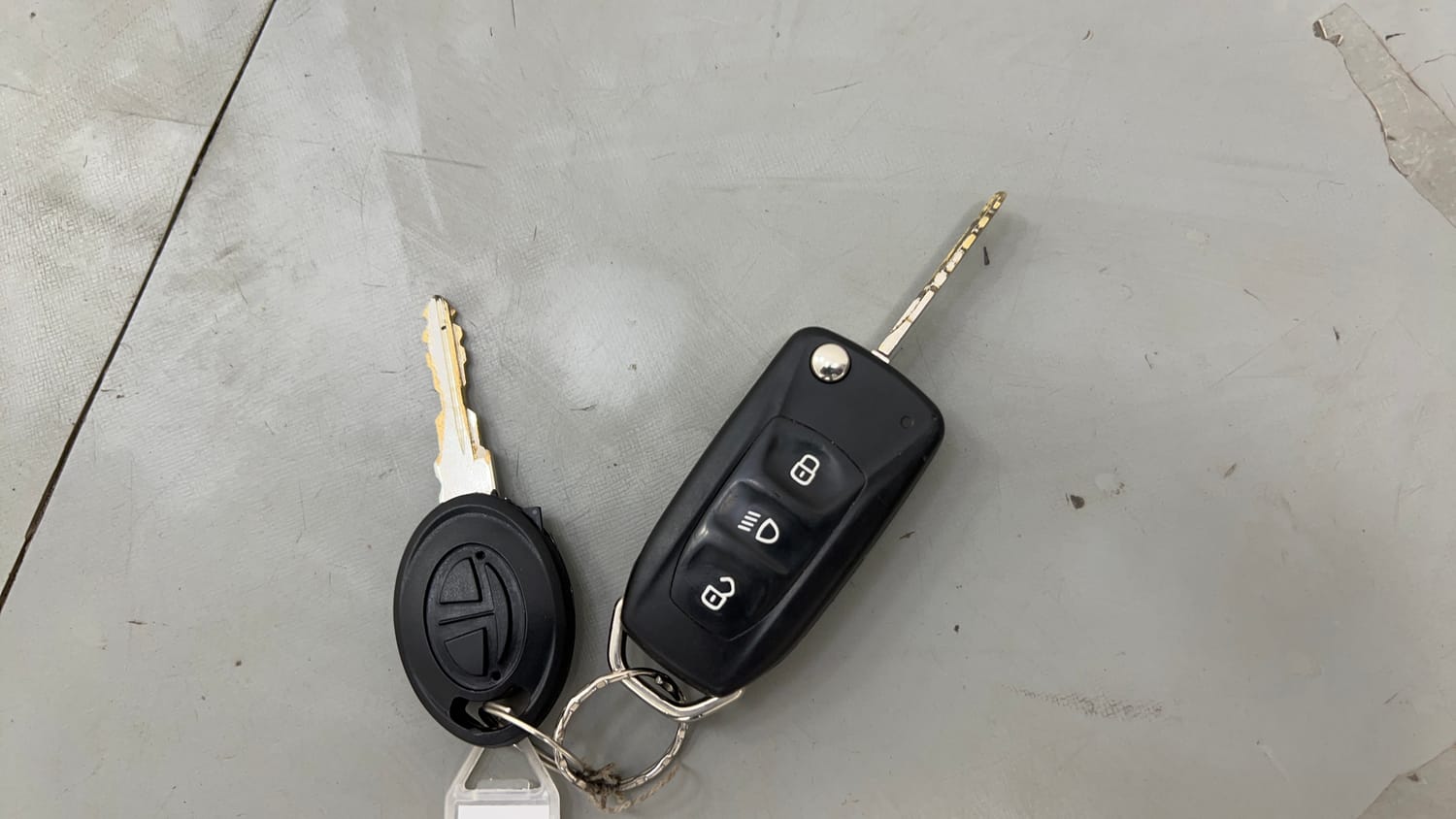 Used 2016 Tata Tiago Revotron XZ Petrol Manual extra CAR KEY VIEW