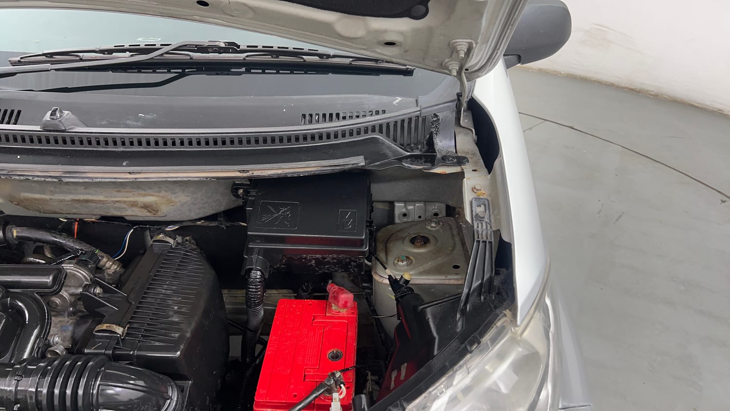 Used 2018 Datsun Redi-GO S Petrol Manual engine ENGINE LEFT SIDE HINGE & APRON VIEW