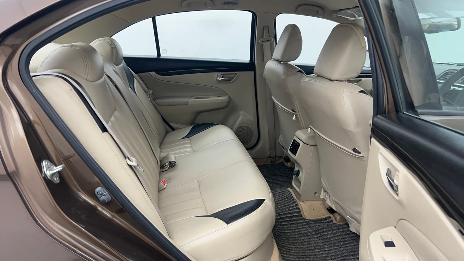 Used 2015 Maruti Suzuki Ciaz ZXi  AT Petrol Automatic interior RIGHT SIDE REAR DOOR CABIN VIEW