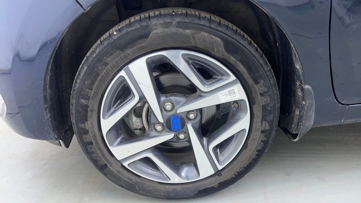 Used 2025 Hyundai Aura SX Plus 1.2 AMT Petrol Petrol Automatic tyres LEFT FRONT TYRE RIM VIEW