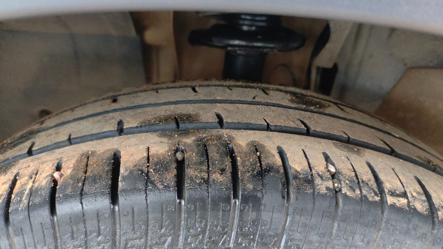 Used 2022 Renault Triber RXZ EASY-R AMT Petrol Automatic tyres LEFT FRONT TYRE TREAD VIEW