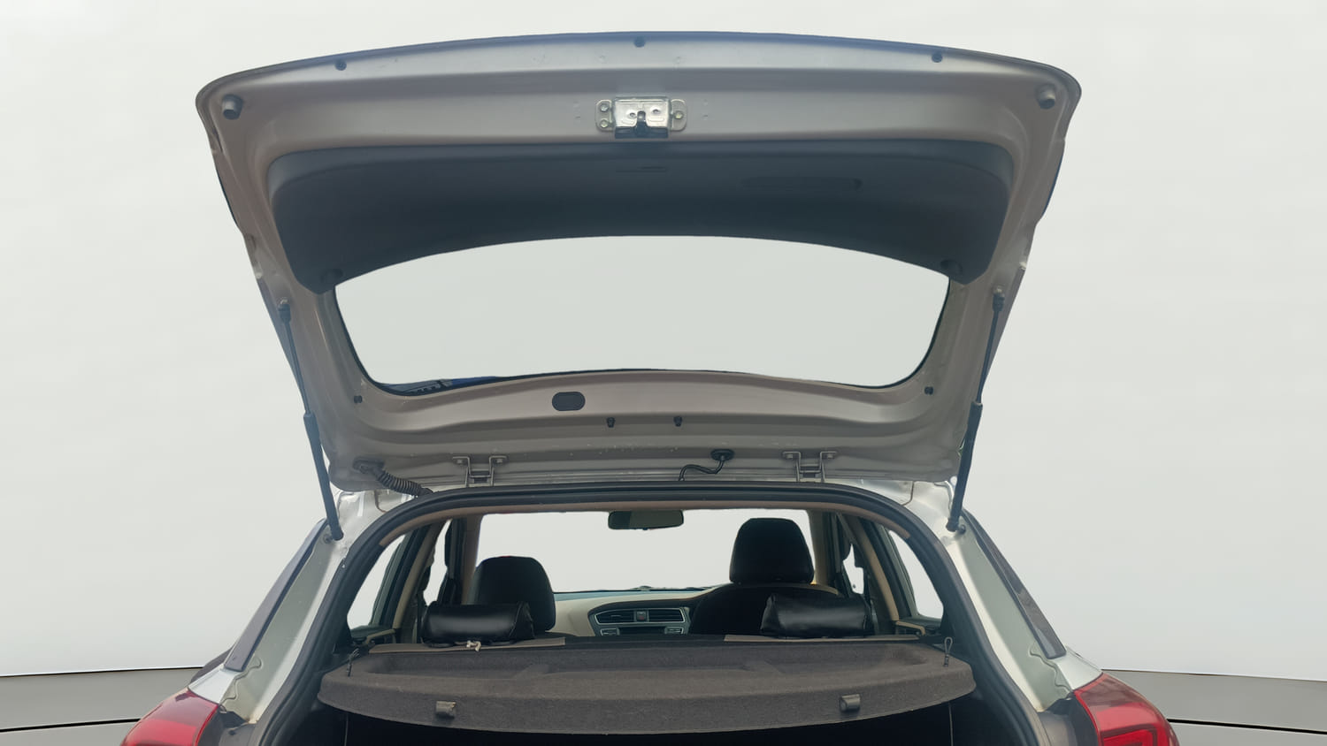Used 2018 Hyundai Elite i20 Asta 1.2 (O) Petrol Manual interior DICKY DOOR OPEN VIEW