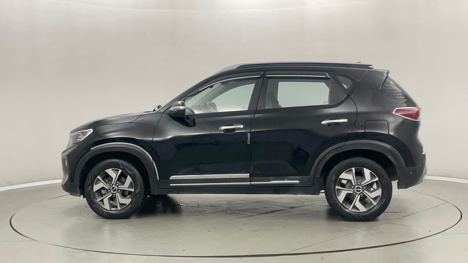 Used 2023 Kia Sonet HTX 1.0 iMT Petrol Manual exterior LEFT SIDE VIEW