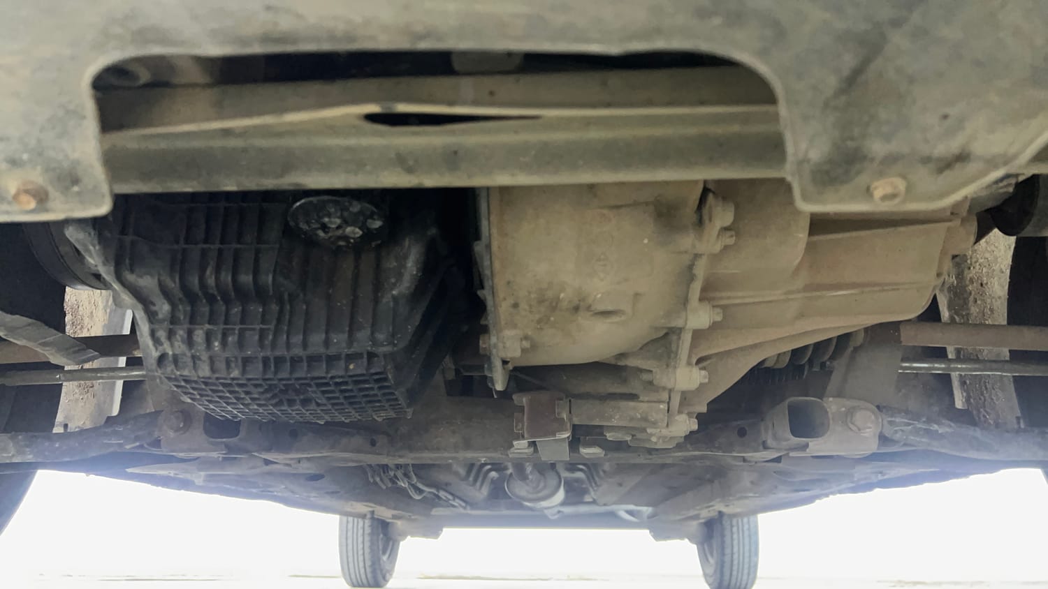 Used 2017 Renault Kwid 1.0 RXT AMT Opt Petrol Automatic extra FRONT LEFT UNDERBODY VIEW