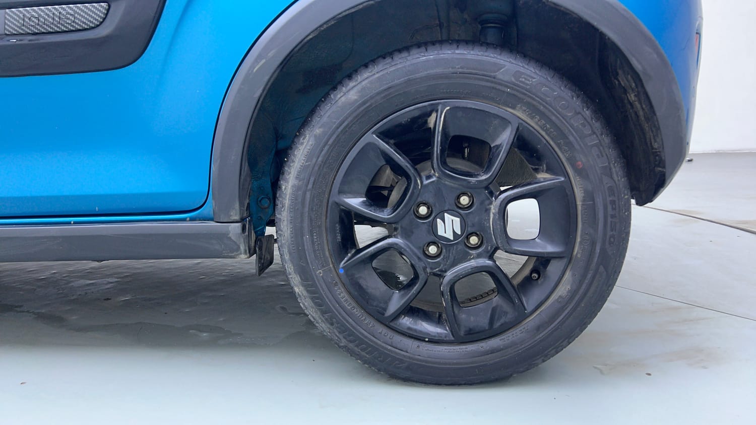 Used 2022 Maruti Suzuki Ignis Alpha 1.2 AMT Petrol Automatic tyres LEFT REAR TYRE RIM VIEW