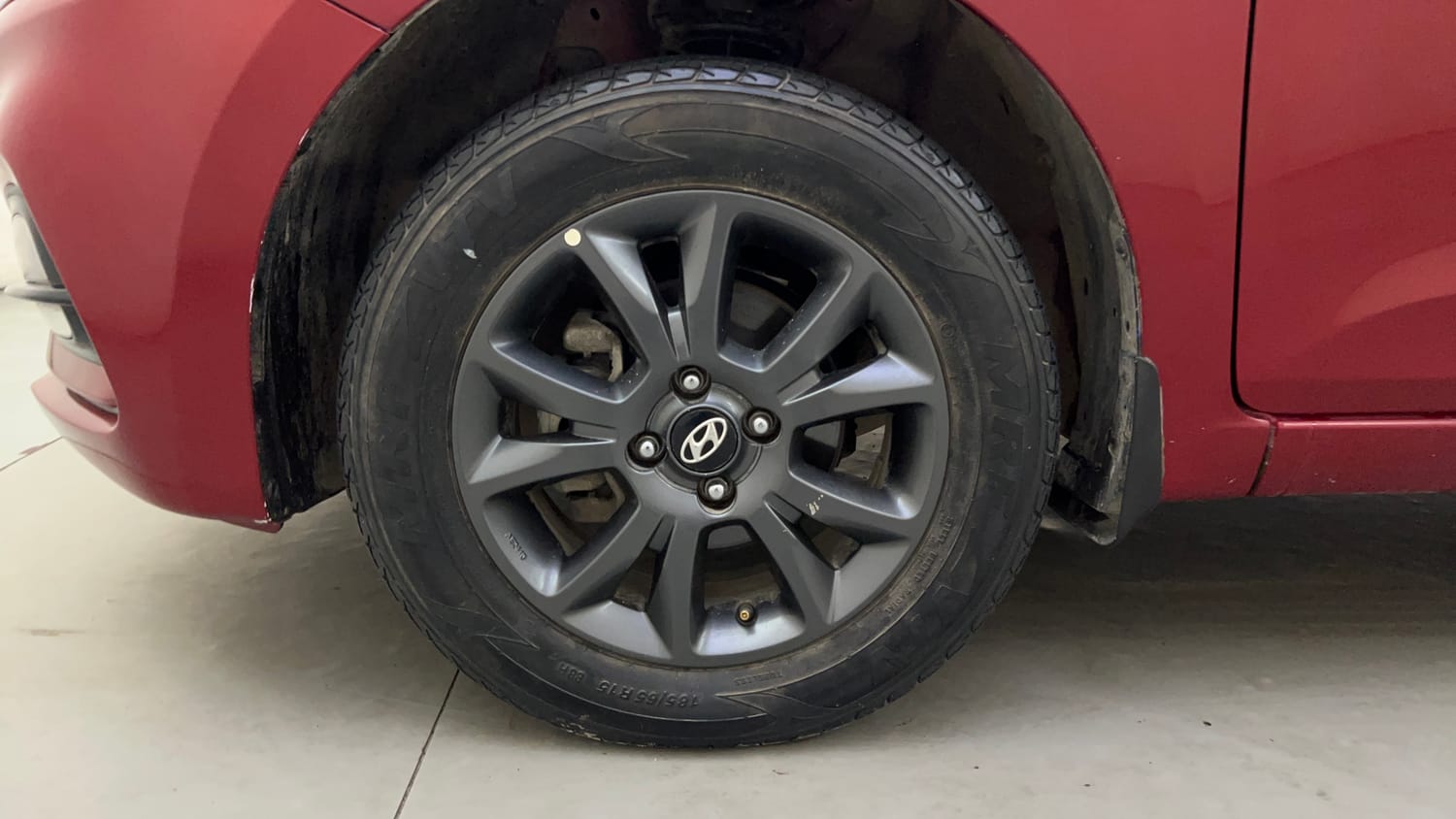 Used 2019 Hyundai Elite i20 Sportz Plus 1.2 Petrol Manual tyres LEFT FRONT TYRE RIM VIEW