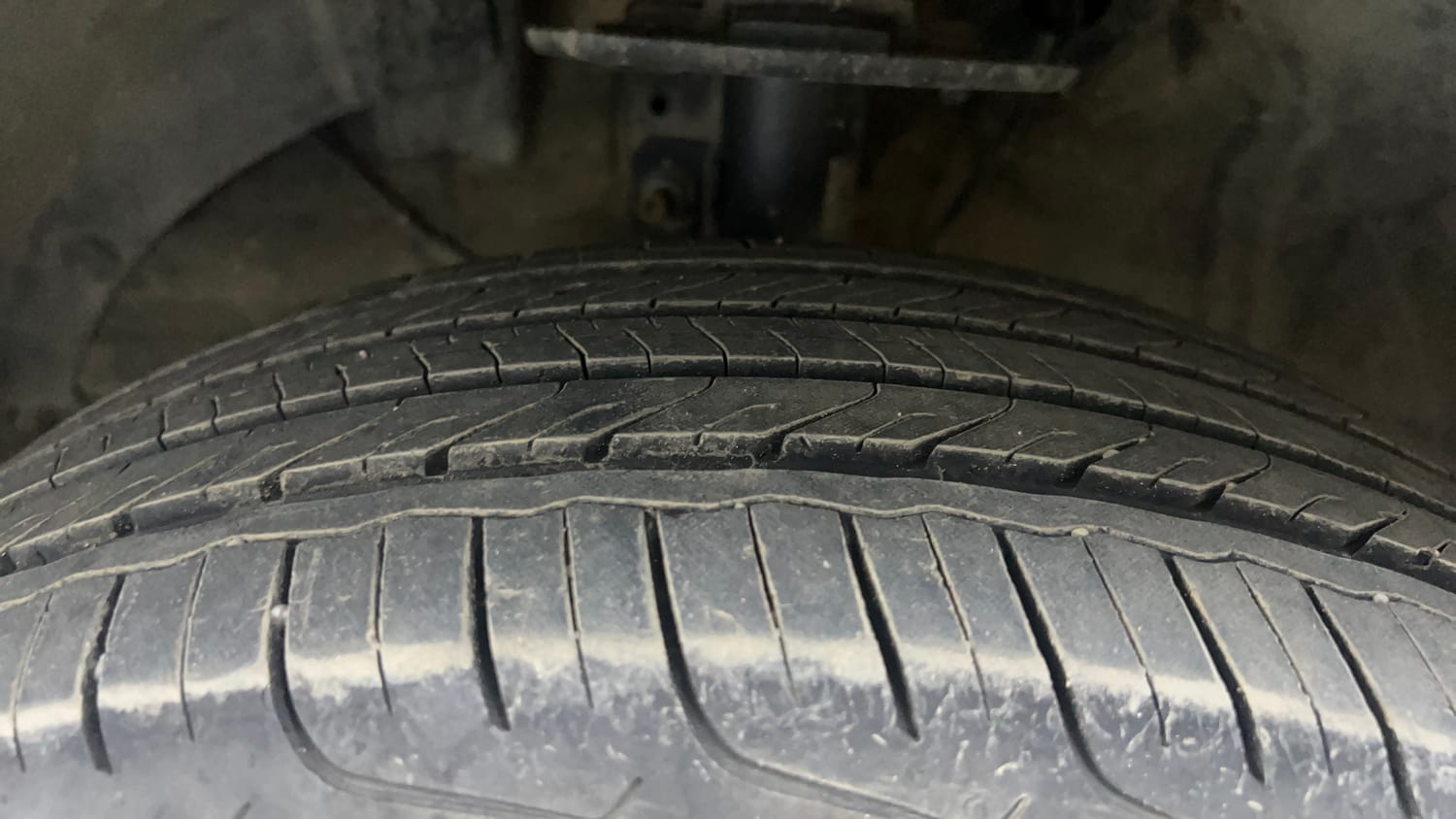 Used 2023 Maruti Suzuki Fronx Delta Plus 1.2L AGS Petrol Automatic tyres LEFT FRONT TYRE TREAD VIEW