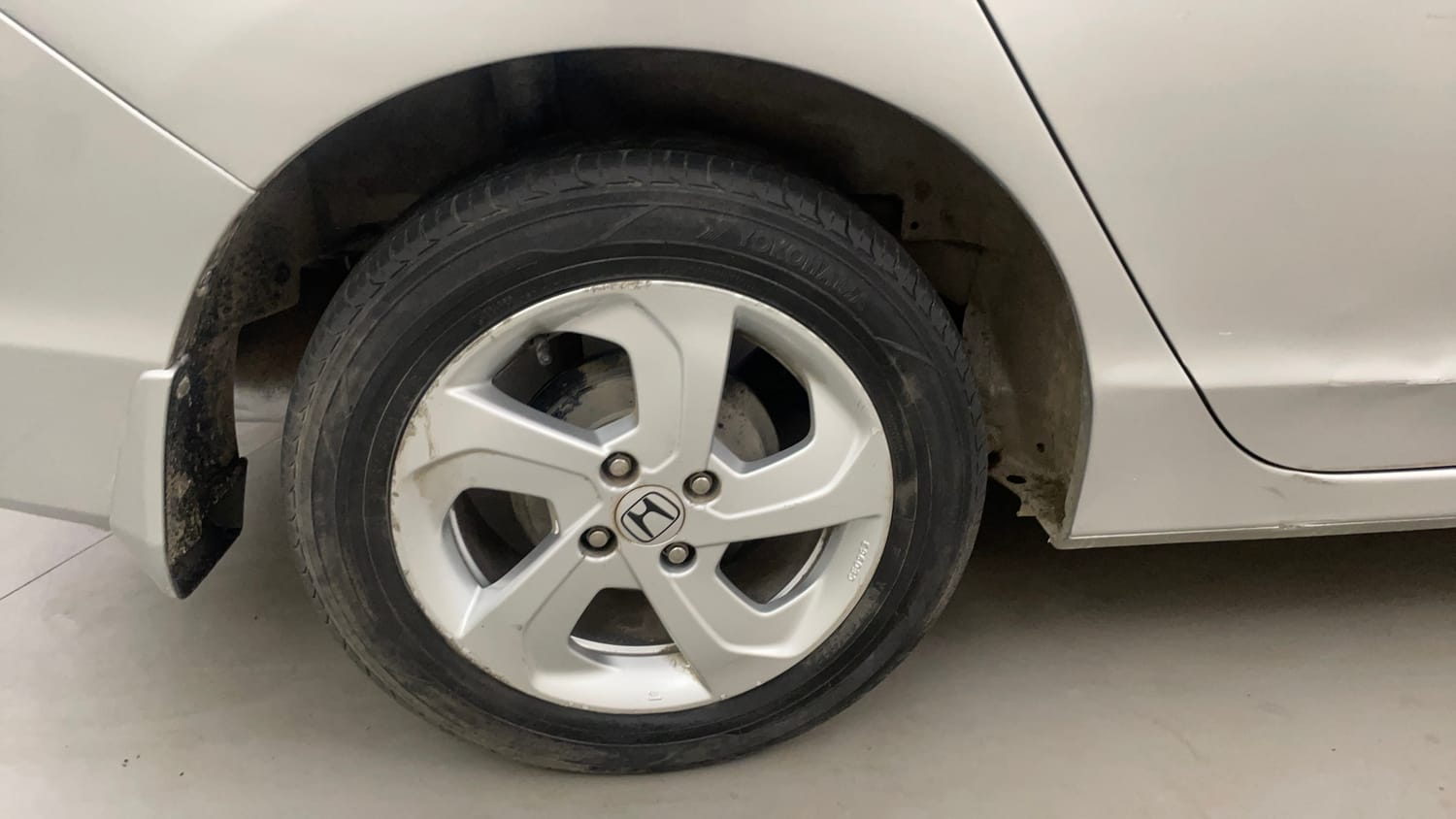 Used 2014 Honda City VX Diesel Diesel Manual tyres RIGHT REAR TYRE RIM VIEW