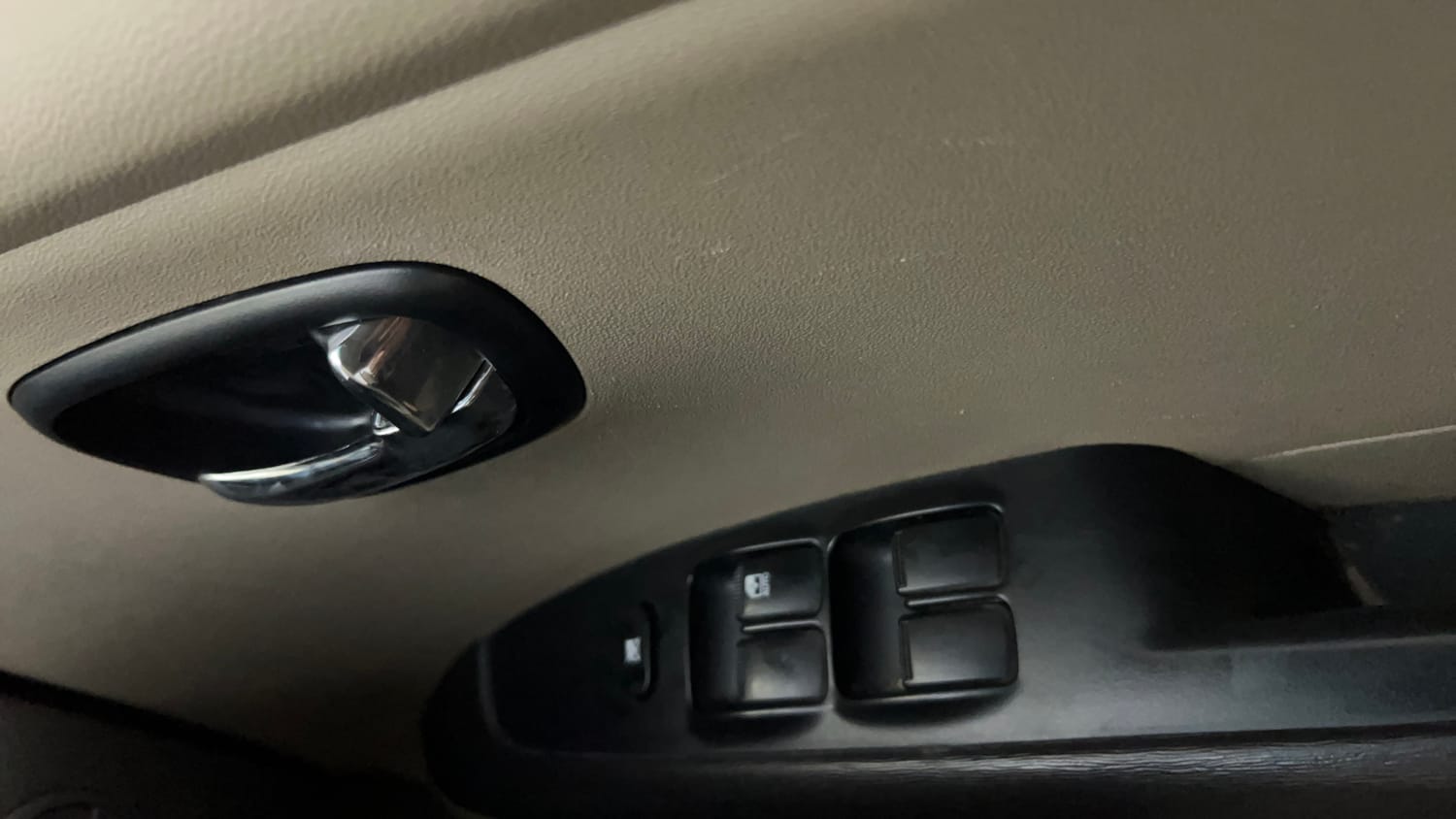 Used 2014 Hyundai i10 Sportz 1.1 iRDE2 Petrol Manual top_features Power windows