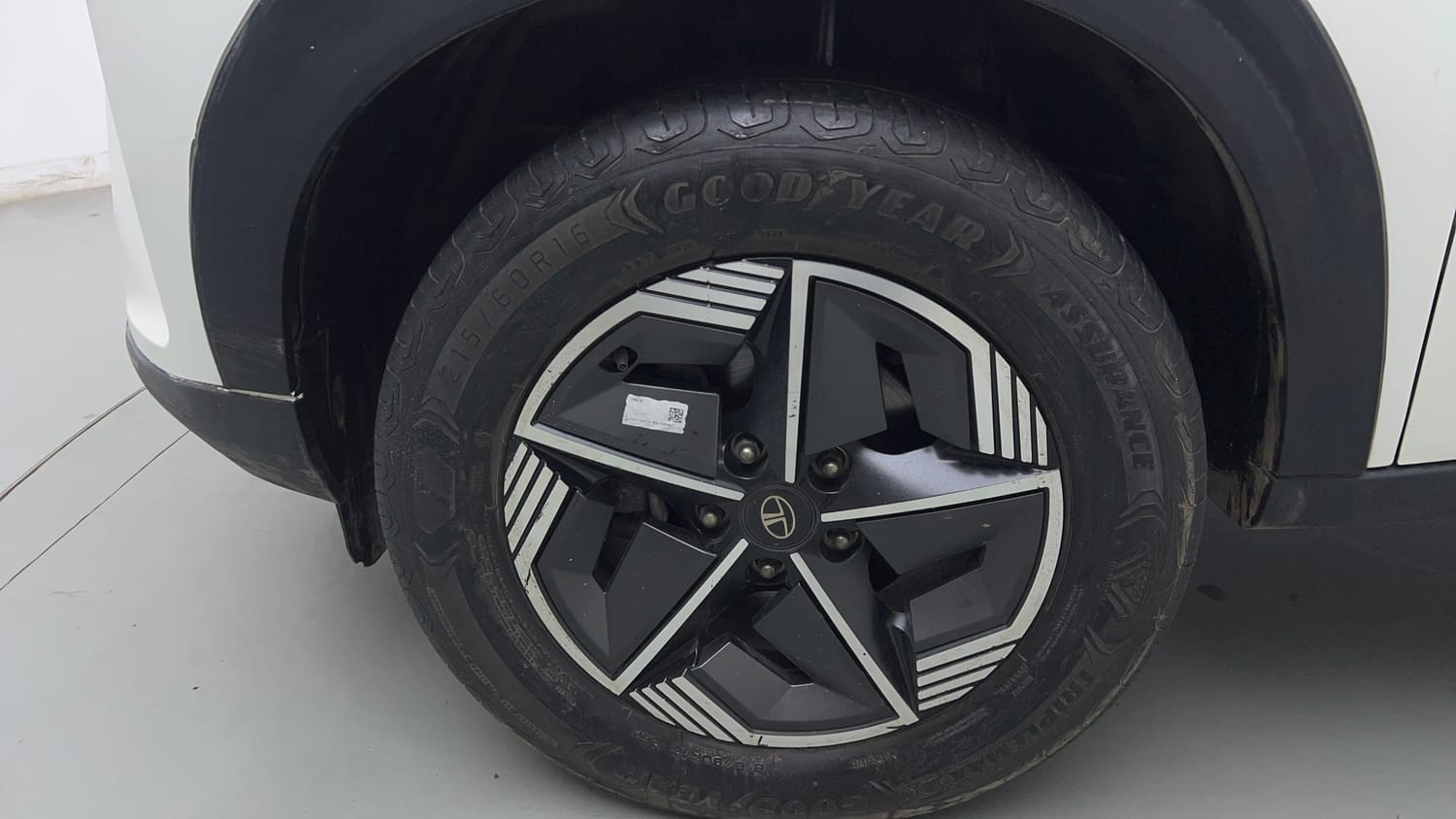 Used 2023 Tata Nexon Creative Plus 1.2 Revotron Petrol 6MT Petrol Manual tyres LEFT FRONT TYRE RIM VIEW