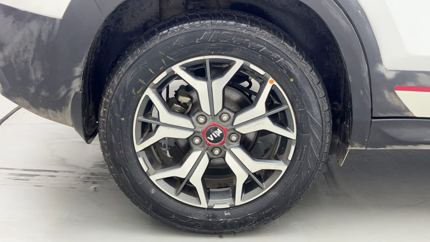 Used 2020 Kia Seltos GTK 1.4 Petrol Manual tyres RIGHT REAR TYRE RIM VIEW