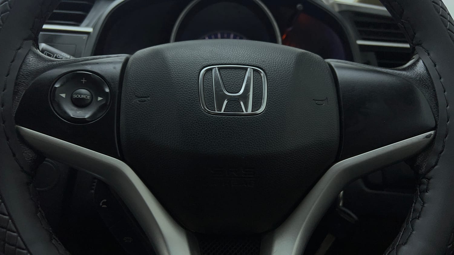 Used 2015 Honda Jazz V AT Petrol Petrol Automatic top_features Airbags