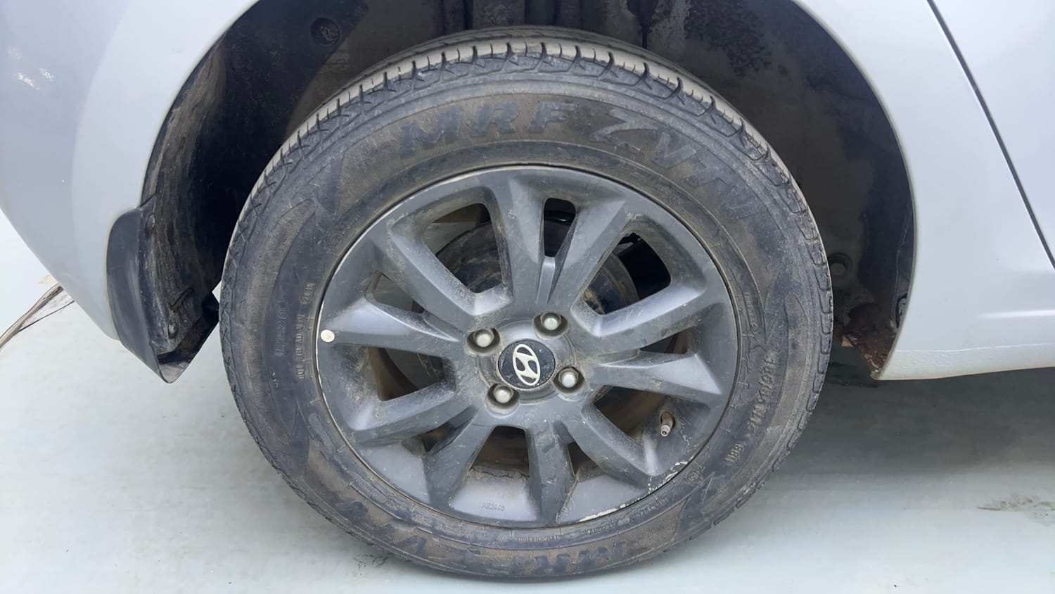 Used 2018 Hyundai Elite i20 Asta 1.2 Petrol Manual tyres RIGHT REAR TYRE RIM VIEW