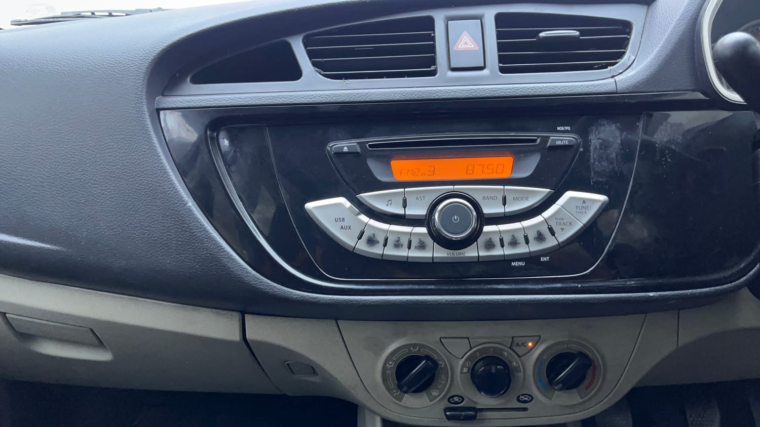 Used 2015 Maruti Suzuki Alto K10 VXi Petrol Manual interior MUSIC SYSTEM & AC CONTROL VIEW