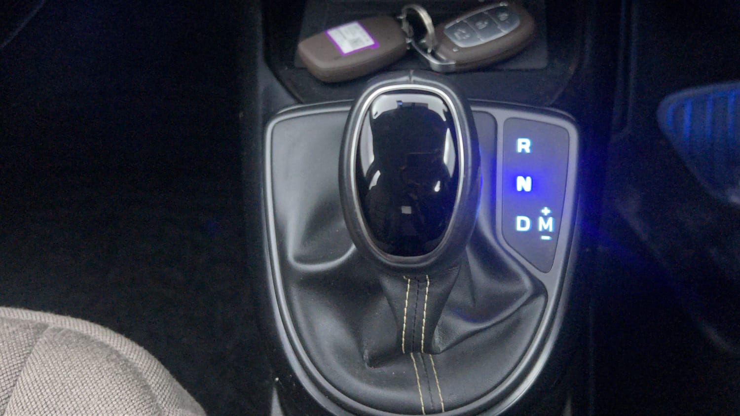 Used 2023 Hyundai Exter SX (O) Connect 1.2 AMT Petrol Automatic interior GEAR  KNOB VIEW