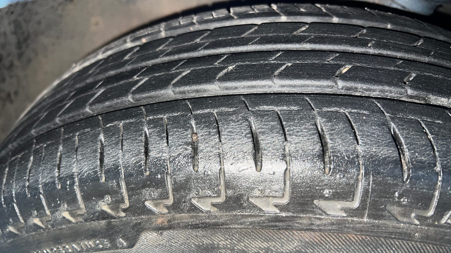 Used 2022 Maruti Suzuki Ignis Sigma 1.2 MT Petrol Manual tyres LEFT FRONT TYRE TREAD VIEW