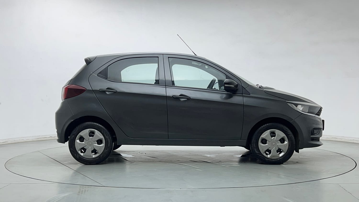 Used 2022 Tata Tiago XT Petrol Manual exterior RIGHT SIDE VIEW