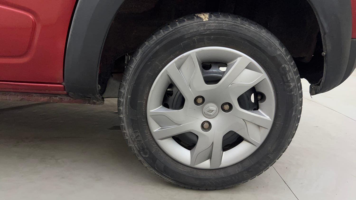 Used 2020 Renault Kwid RXT 1.0 AMT Opt Petrol Automatic tyres LEFT REAR TYRE RIM VIEW