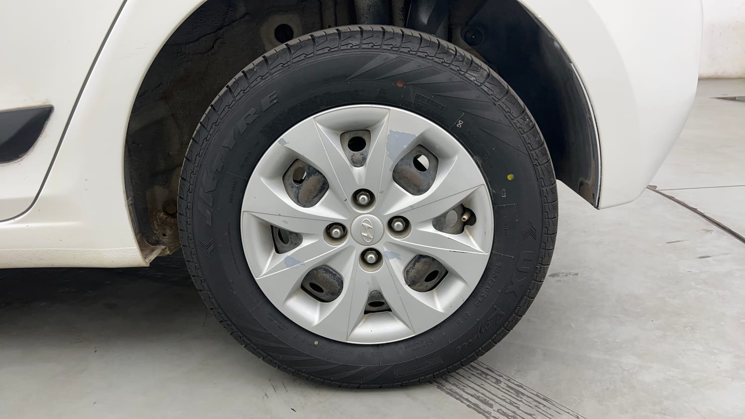 Used 2018 Hyundai Elite i20 Magna Executive 1.2 Petrol Manual tyres LEFT REAR TYRE RIM VIEW