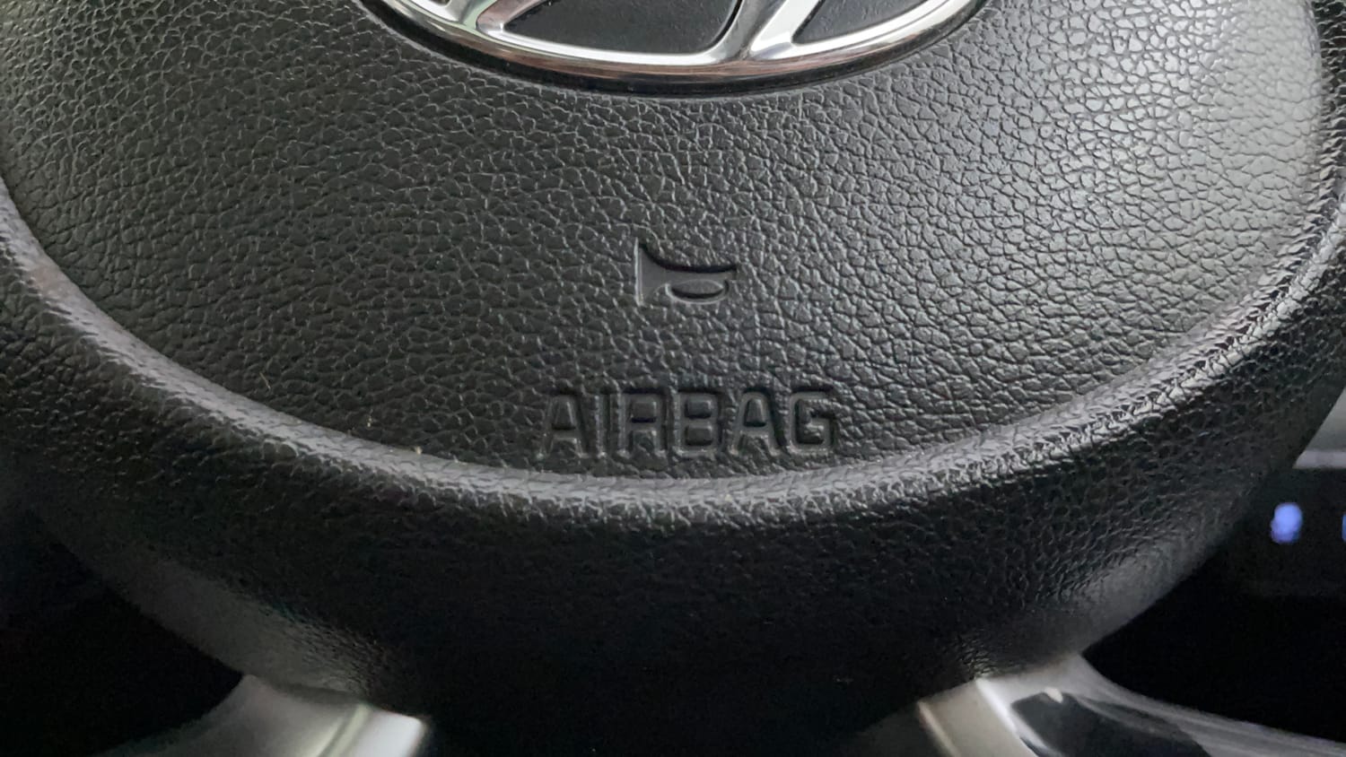 Used 2023 Hyundai i20 Asta (O) 1.0 Turbo DCT Petrol Automatic top_features Airbags