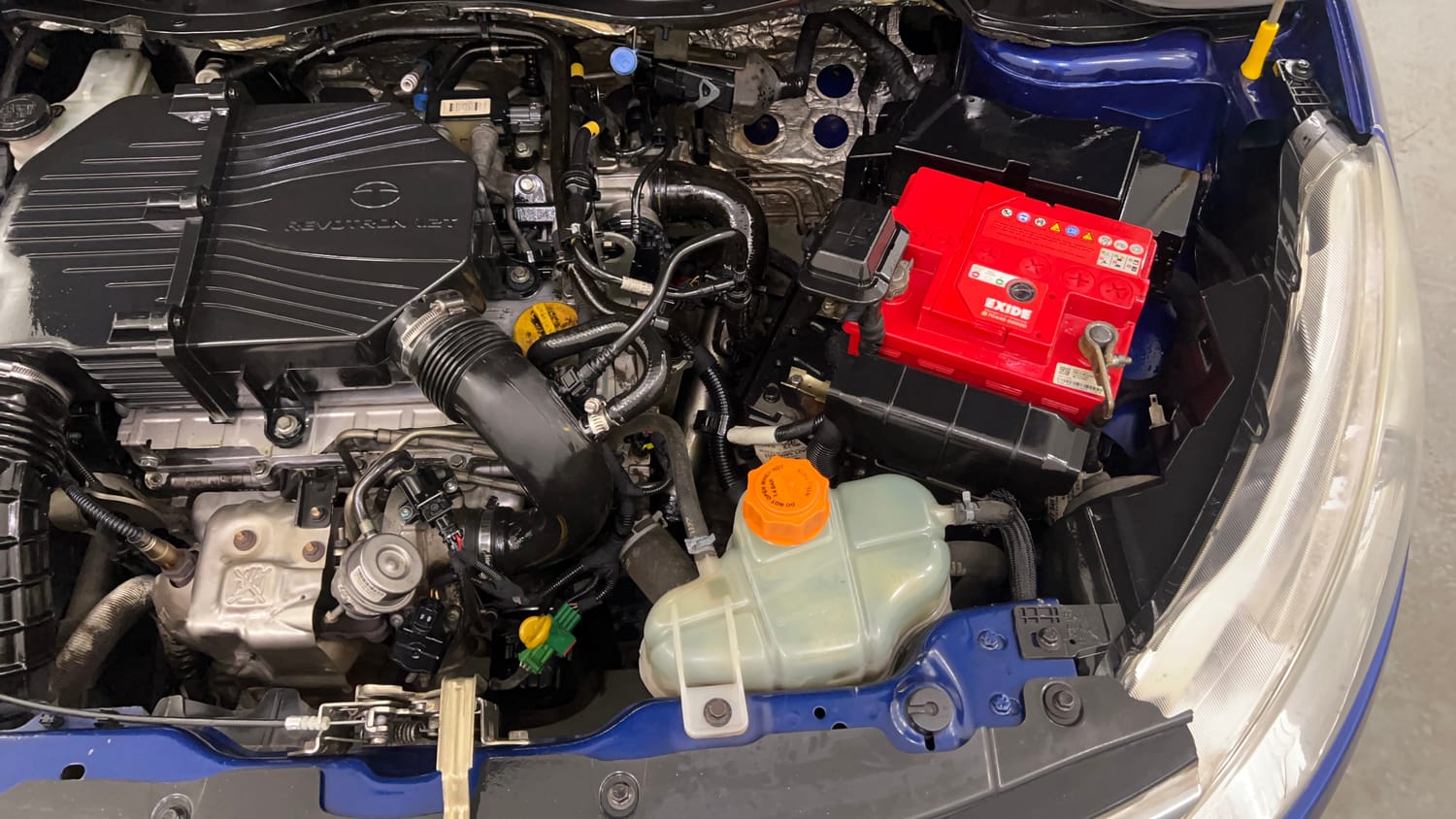 Used 2015 Tata Zest XT Petrol Petrol Manual engine ENGINE LEFT SIDE VIEW